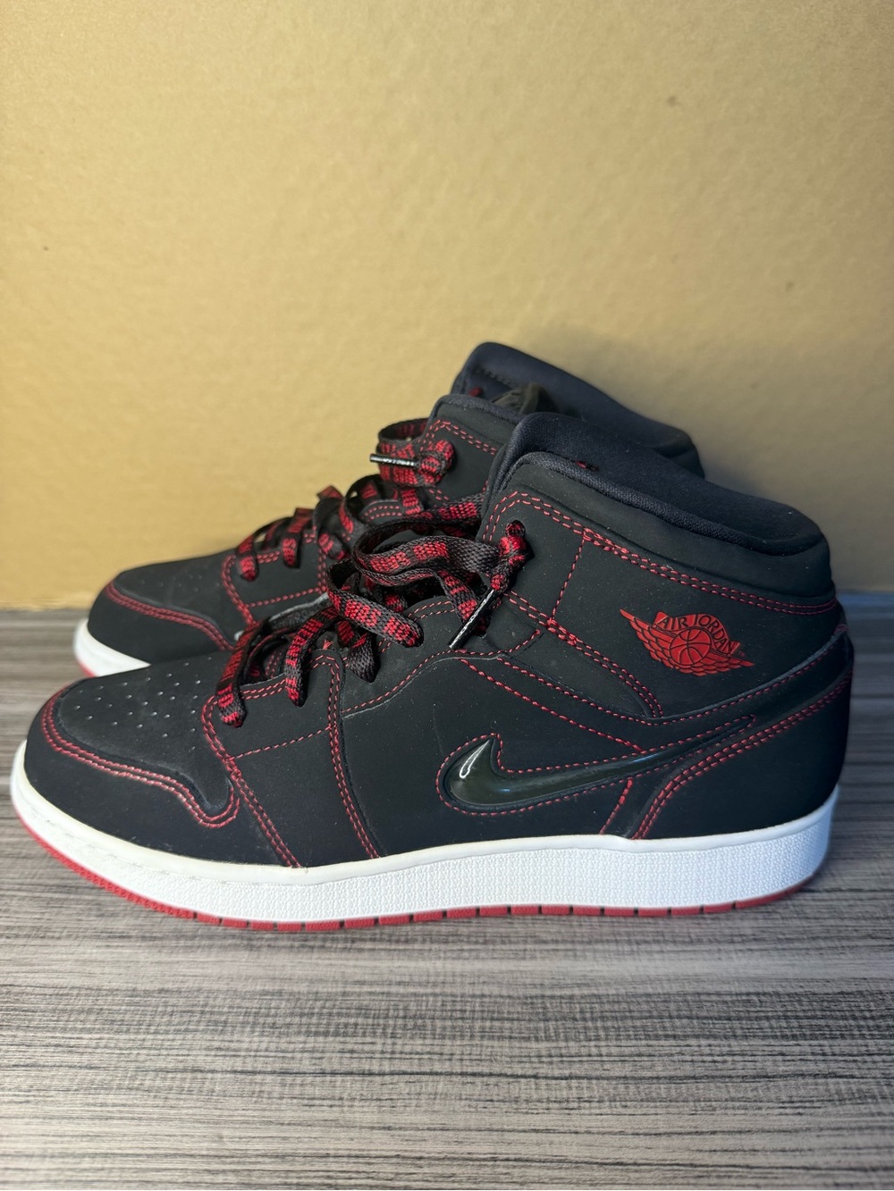 Nike Kids come fly with me retro 1 mid jordans.